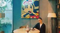 Wajah yang cantik, membuat banyak netizen yang memuji kecantikannya di kolom komentar Instagram. Di sana, sering memperlihatkan kedekatannya dengan sang ibu. Foto: Instagram @pranggnlw