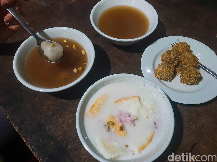 Ronde Titoni Ronde Titoni, Warung Wedang Ronde dan Angsle Legendaris di Malang