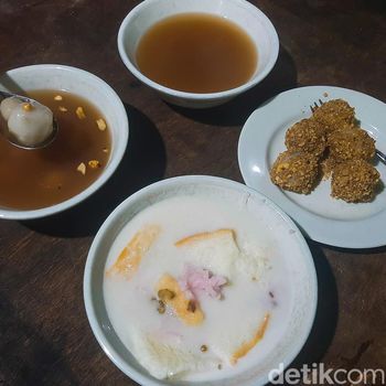 Ronde Titoni, Warung Wedang Ronde dan Angsle Legendaris di Malang