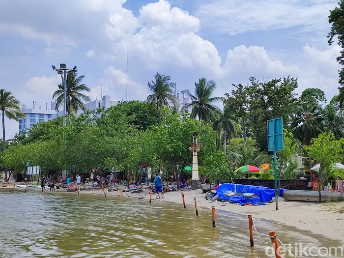 Sebanyak 2.500 orang memasuki kawasan wisata Taman Impian Jaya Ancol di masa libur pergantian tahun. Begini suasananya. (Nahda RU/detikcom)