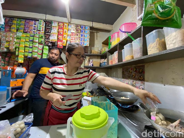 Pedas Nagih! Seblak Cobek Teh Ida yang Ngumpet di Braga