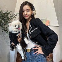 Singles Inferno sendiri adalah acara kencan di mana sekelompok pria dan wanita berpenampilan menarik disatukan untuk mencari pasangan. Mereka dikirim untuk glamping di sebuah pulau agar saling mengenal satu sama lain. Dalam program yang tayang di Netflix itu Song Jia direbutkan dua pria tampan.Foto: Instagram @dear.zia