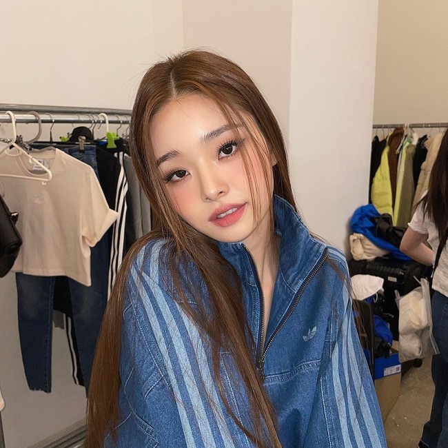 Sedangkan ketika presenter bertanya apakah ia melakukan operasi di bagian mata, Song Jia mengaku matanya adalah pemberian ayahnya yang artinya didapat secara natural.Foto: Instagram @dear.zia