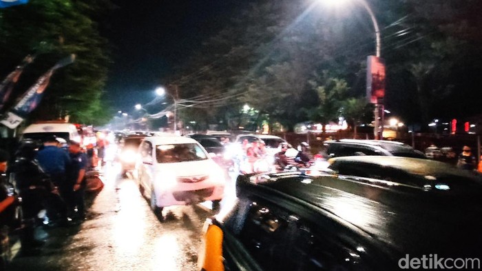 Suasana di kawasan Pantai Losari, Makassar.