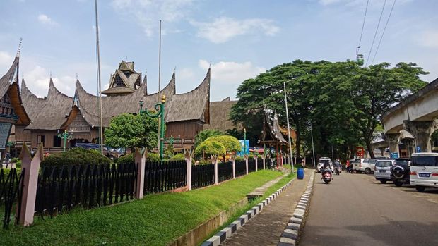 Suasana TMII menjelang pergantian tahun baru 2022