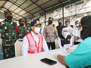 Menhub dan Gubernur Khofifah Tinjau Tempat Karantina Jelang Kedatangan TKI