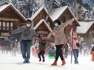 Liburan Sejuk di Bekasi! Lagi Ada Promo Tiket Trans Snow World Nih