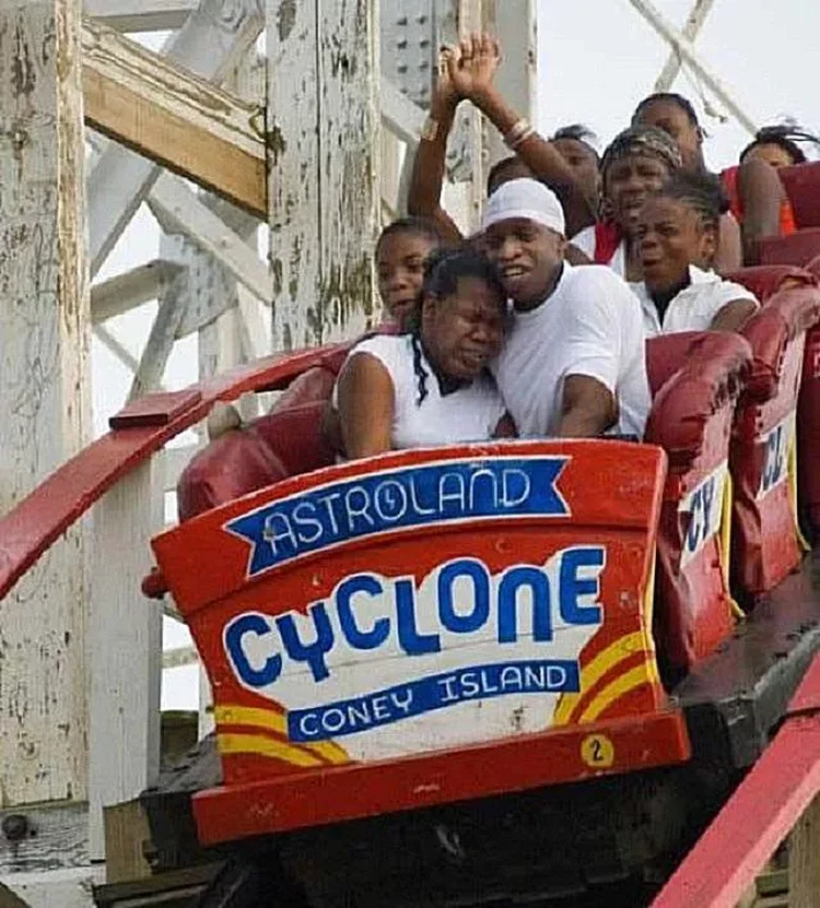 19 Ekspresi Lucu Banget Ketika Naik Roller Coster 19 Ekspresi Lucu Banget Ketika Naik Roller Coster