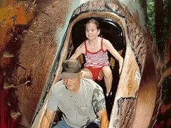 19 Ekspresi Lucu Banget Ketika Naik Roller Coaster