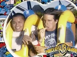 19 Ekspresi Lucu Banget Ketika Naik Roller Coaster