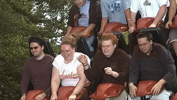 Sepertinya ia ingin memamerkan gigi putinya. Foto: (liveabout).