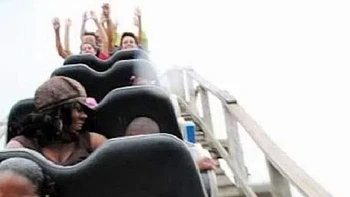 Percayalah gadis itu sedang tidak melihat kalian kok. Foto: (liveabout).