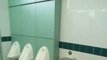 Lho basah sampai ke pakaian dong kalo mau disiram. Foto: (liveabout).