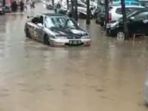 Lahan Parkir Pantai Gemah Tulungagung Sempat Terendam Banjir