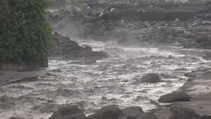 Banjir Lahar Dingin Semeru Hanyutkan Satu Rumah Warga