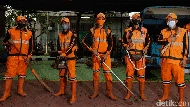 Melihat Semangat Pasukan Oranye, Pahlawan Kebersihan Ibu Kota