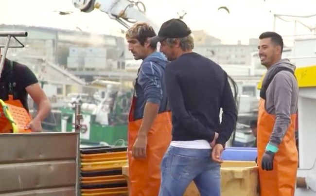 Mantan pemain bola yang pernah dua kali memenangkan Liga Champion dan La Liga tersebut ternyata terinspirasi kehidupannya ketika kecil. Ini adalah pekerjaan untuk generasi selanjutnya. Ayahku dulu punya kapal, dia dulu suka memancing dan aku selalu pergi dengannya ketika kecil. Kehidupanku adalah laut... laut dan mancing, ujarnya. Foto: (Internet/Daily)