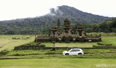 Eksotisme Toyota Corolla Cross Hybrid di Pura Dalem Tamblingan