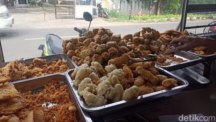 Harga Gorengan di Tahun Baru Belum Naik, tapi Ukurannya Makin Kecil Harga Gorengan di Tahun Baru Belum Naik, tapi Ukurannya Makin Kecil