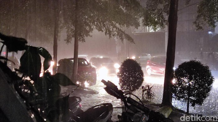 Hujan di Makassar (Hermawan Mappiwali/detikcom)