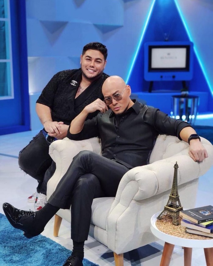 Kemeriahan Ultah Ivan Gunawan dan Deddy Corbuzier, Ada Kue Keren! Kemeriahan Ultah Ivan Gunawan dan Deddy Corbuzier, Ada Kue Keren!
