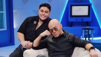 Ivan Gunawan dan Deddy Corbuzier sama-sama merayakan ulang tahun di bulan Desember. Ivan Gunawan di tanggal 31 Desember dan Deddy Corbuzier di tanggal 28 Desember. Keduanya berulang tahun ke-40 dan ke-45.