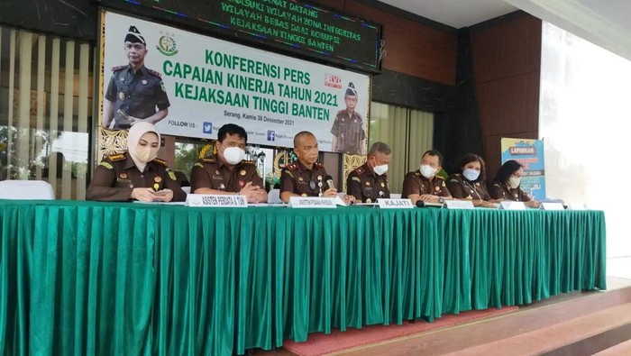 Konferensi Pers Kepala Kejati Banten Reda Manthovani