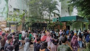 Pengunjung Kebun Binatang Surabaya Membeludak!