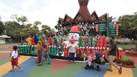 Salah satu wisata yang ramai dikunjungi warga adalah Dunia Fantasi Ancol.