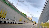 Secara umum konstruksi terlihat sudah rampung 100 persen termasuk  marka jalan dan penerangan serta beragam sarana pendukungnya.