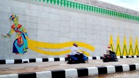 Topeng Bekasi merupakan salah satu kesenian rumpun topeng yang merupakan satu seni tradisi yang menampilkan lawakan atau komedi yang biasanya menyangkut kisah kehidupan masyarakat kecil, diiringi dengan tarian-tarian dan alunan musik tradisional seperti gendang, rebab, gong dan kenongan. Desain Underpass ini menonjolkan Kesenian khas Bekasi.