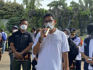 Pengunjung Ragunan Tembus 18 Ribu, Sandiaga Uno Puji Ketaatan Prokes