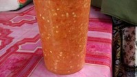 Minuman ini dijamin bisa memperlancar pencernaan. Segelas jus cabe tanpa topping ini benar-benar murni pedasnya. Foto: Facebook/Instagram/1cak.com