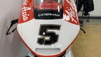 Motor Zarco yang kini dijual itu mengusung livery warna merah, putih, dan hitam. Pada bagian samping terdapat logo maskapai penerbangan Air Asia yang merupakan sponsor utama tim. Motor menggunakan nomor 5, yang sampai sekarang masih dipakai rider asal Prancis itu. Foto: Race Bike Mart