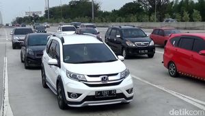 Penampakan Padatnya Tol Cikampek
