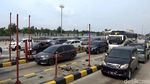 Penampakan Antrean Kendaraan Gerbang Tol Cikatama di Awal 2022