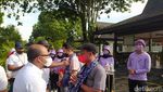 Keseruan Pengunjung Pertama Borobudur Disambut dan Menanam Pohon