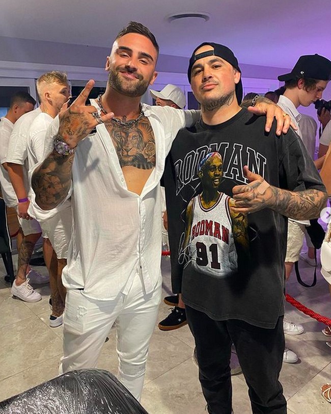 Pesta berlangsung di rumah mewah Jackson ODoherty yang berlokasi di Gold Coast, Australia. Ia menyebut rumah yang dibelinya seharga US$ 2,9 juta atau sekitar Rp 41,3 miliar tersebut Playboy Mansion 2.0. (Foto: Instagram)