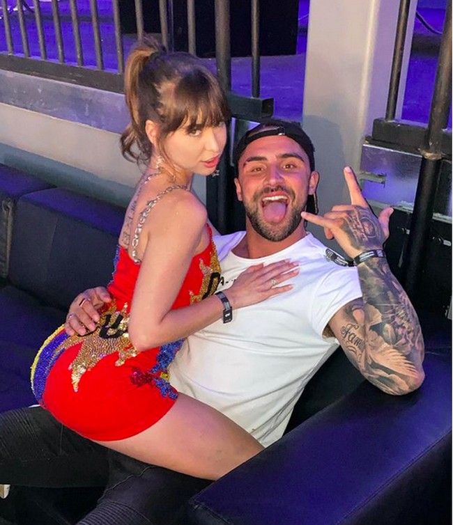 Jackson ODoherty mulai eksis sejak menjadi YouTuber yang khusus membuat konten-konten aksi prank. Namun, pendapatan yang lebih menggiurkan sebagai model OnlyFans membuatnya pindah haluan. Kini, ia dikenal sebagai salah satu influencer terkenal di Australia. Akun YouTube-nya memiliki 2,7 pelanggan. Sementara itu, pengikutnya di Instagram mencapai 2,2 juta akun. (Foto: Instagram)