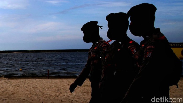 Potret Semangat Warga Jakarta di Awal 2022 Hari pertama tahun 2022 dimanfaatkan warga Jakarta dengan beragam aktivitas. Selain berwisata, sebagian warga memanfaatkan libut tahun baru dengan berolahraga.