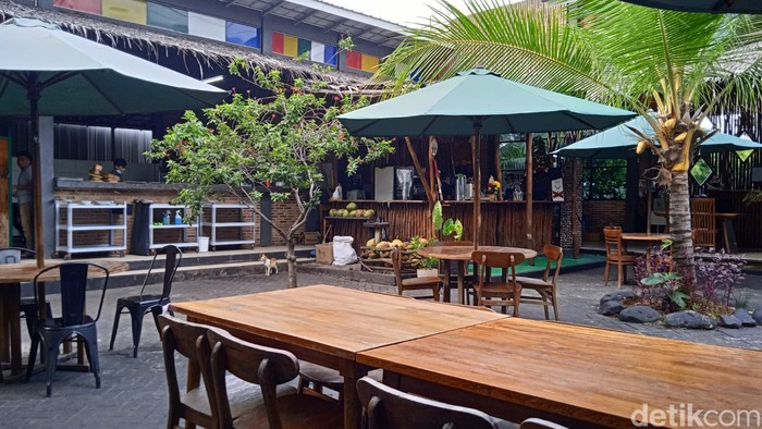 Restoran Daun Kelapa yang Hijau Asri di Ibu Kota