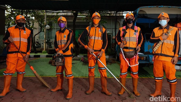 Jakarta perlahan berbenah menjadi lebih rapi dan bersih. Di balik itu, tidak sedikit ada peran PPSU alias pasukan oranye.