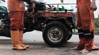 Bekerja kotor-kotoran sudah menjadi keseharian pasukan oranye serta dijalani dengan suka dan duka.