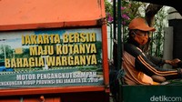 Gaji pasukan oranye yakni sesuai UMP DKI Jakarta. Mereka pun bekerja sesuai domisili kelurahan masing-masing.kangkung sampai cabai.