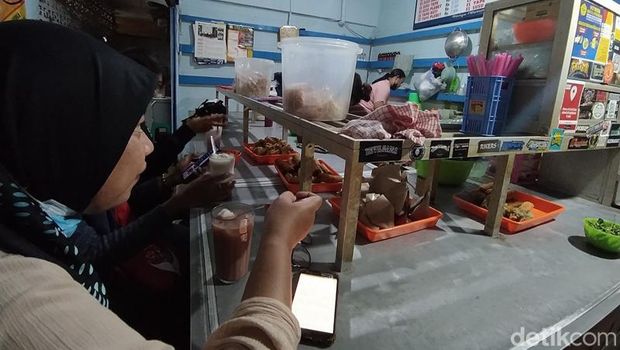Slurpp! Segarnya Es Pleret Depot Es Semanggi Sejak Tahun 1960an
