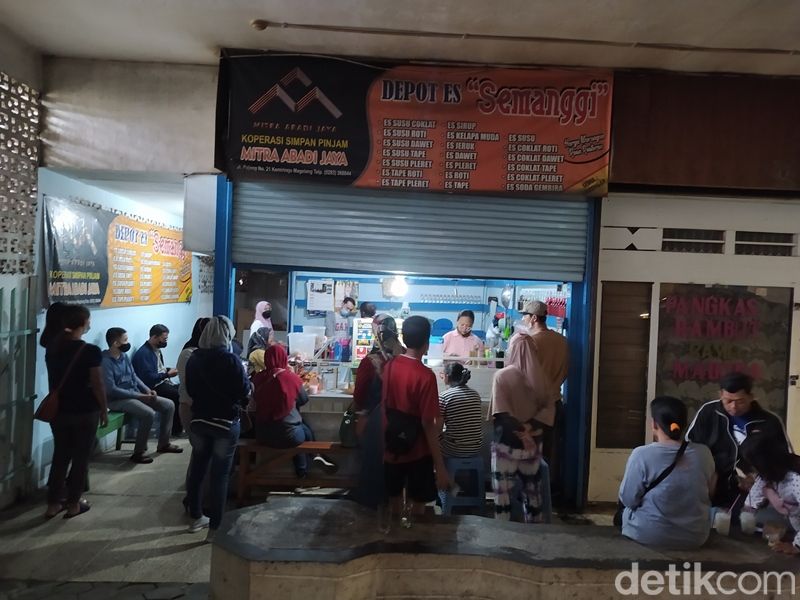 Slurpp! Segarnya Es Pleret Depot Es Semanggi Sejak Tahun 1960an