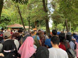 Pengunjung Ragunan Pagi Ini 6.253 orang, Tim Satgas COVID-19 Siaga