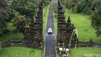 Danau cantik yang satu ini kerap menjadi tempat tujuan wisata para bule mancanegara untuk menyambanginya. Tempatnya masih sangat asri dan nyaman untuk spiritual healing.