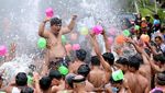 Tradisi Perang Air Sambut Tahun Baru di Bali
