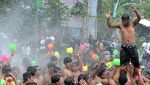Tradisi Perang Air Sambut Tahun Baru di Bali